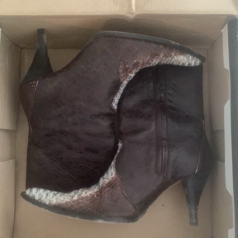 Botas de pitón marca Frida Cuadra de segunda mano - GoTrendier