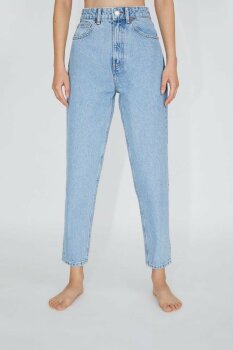 JEANS MOM TIRO ALTO AZUL CLARO ROTOS