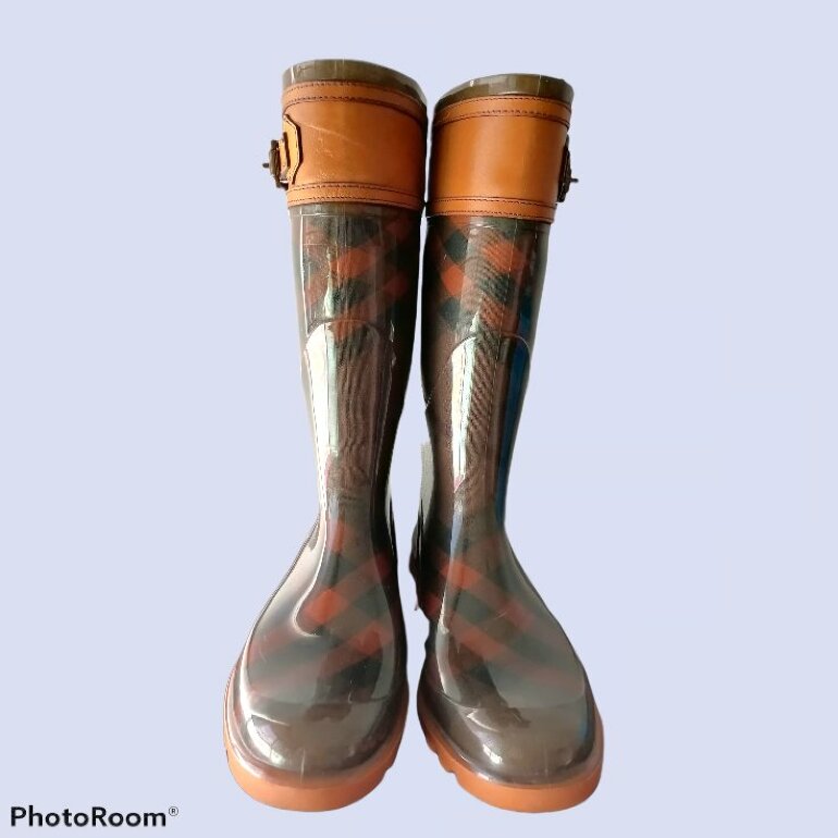 Botas para lluvia Burberry de segunda mano - GoTrendier