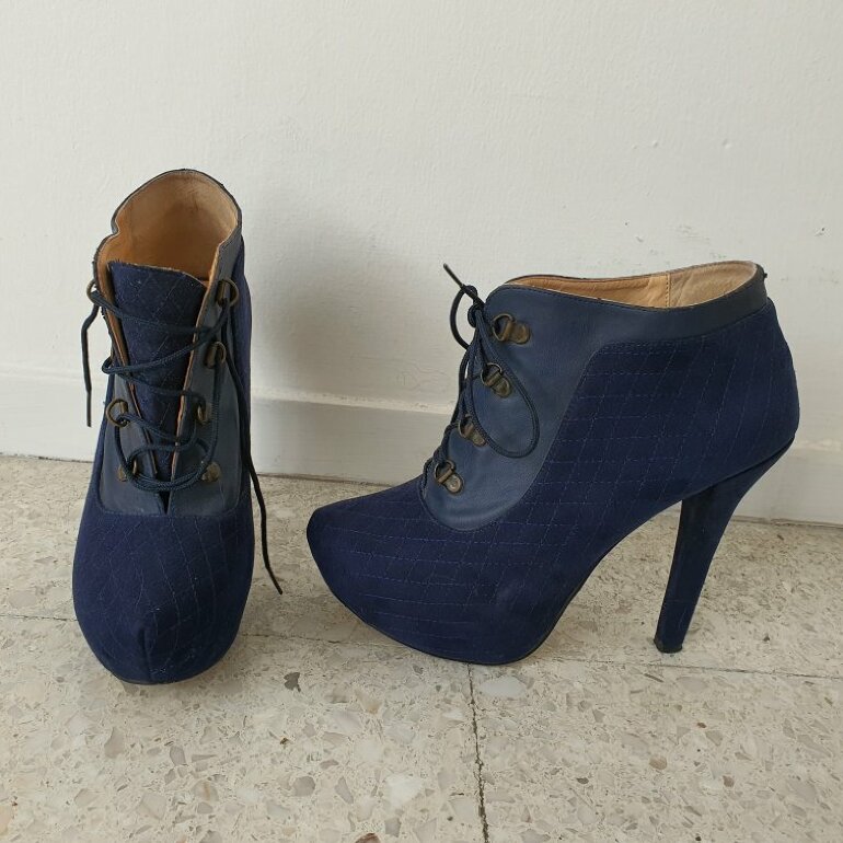 Tacones azul marino con plataforma de lille de segunda mano - GoTrendier