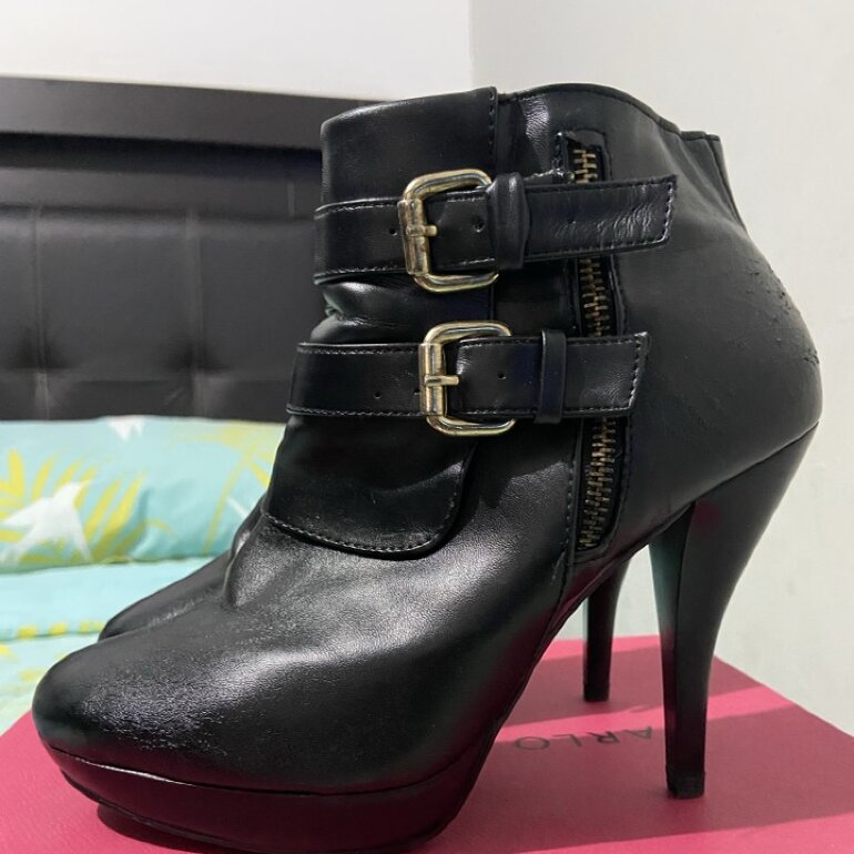 BOTINES NEGROS JENNIFER LÓPEZ de Jennifer Lopez de segunda mano - GoTrendier