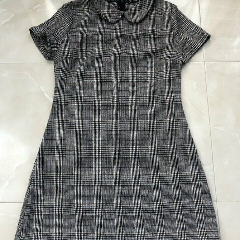 Vestido cuadros gris de Shein de segunda mano - GoTrendier