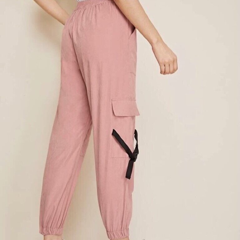 Pantalón rosa tipo sport. de Shein de segunda mano - GoTrendier