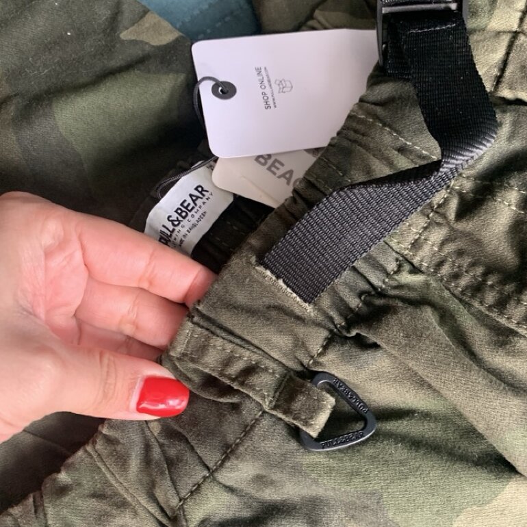 Pantalón Camuflaje Pull & Bear de segunda mano GoTrendier