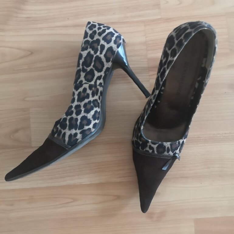 Zapatos stiletto animal print de Renato Gozzi de segunda mano - GoTrendier