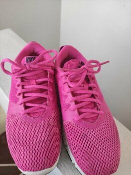 Tenis rosa neón Nike de segunda mano - GoTrendier
