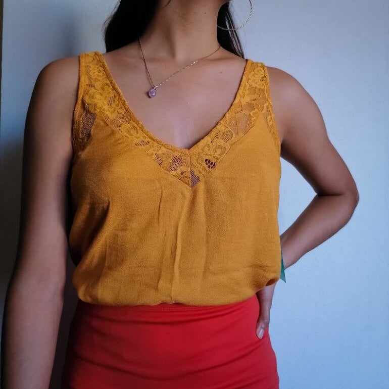 Blusa De Encaje Mostaza Blusa Mostaza Con Encaje ✨ De Forever 21