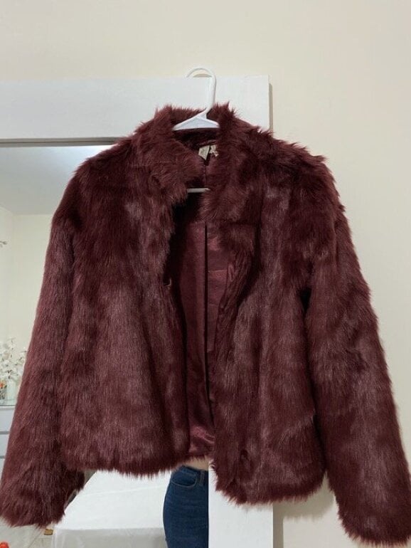 ABRIGO DE PELUCHE de Forever 21 de segunda mano GoTrendier