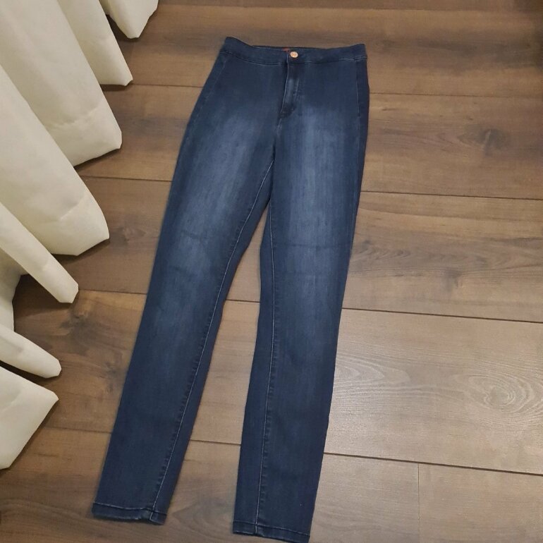 Pantalón strech GUESS original de segunda mano - GoTrendier