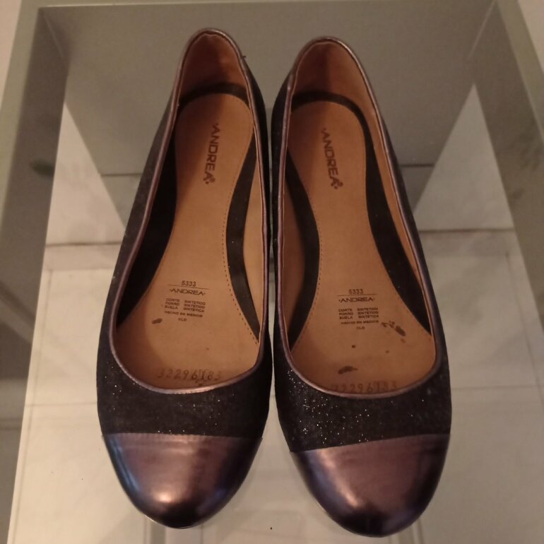Zapato de piso color café de Andrea de segunda mano - GoTrendier