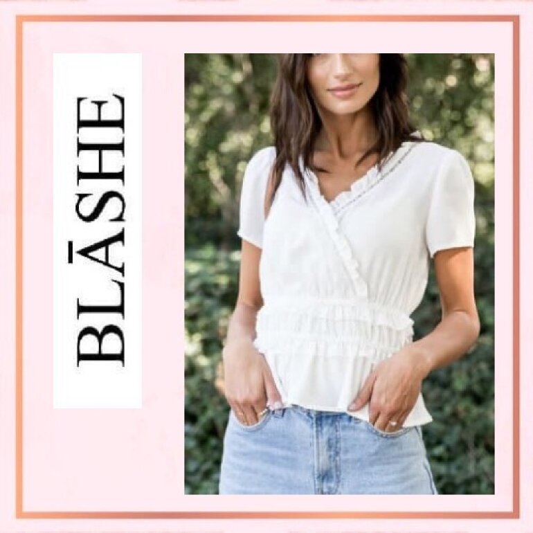 Blusa Blanca Cuello V | Cuidado con el Perro