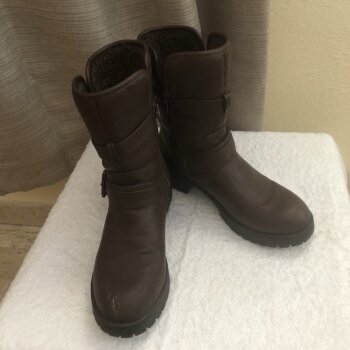 Bonitas botas con peluche de GUESS de segunda mano - GoTrendier