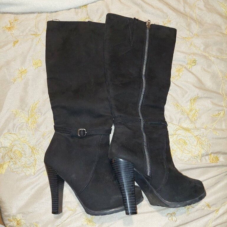 Botas largas de tacon negras. de Dorothy Gaynor de segunda mano - GoTrendier