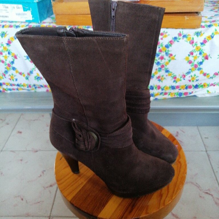 Botas gamuza café EFE de segunda mano - GoTrendier