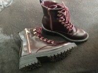 Botas tipo militar color vino de Tierra Bendita de segunda mano - GoTrendier
