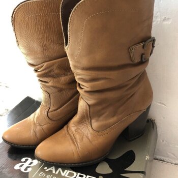 Botas cafes Andrea de segunda mano - GoTrendier