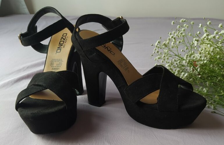 Tacones negros casuales Capa de Ozono de segunda mano - GoTrendier