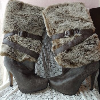 Botas cafés con peluche de Andrea de segunda mano - GoTrendier