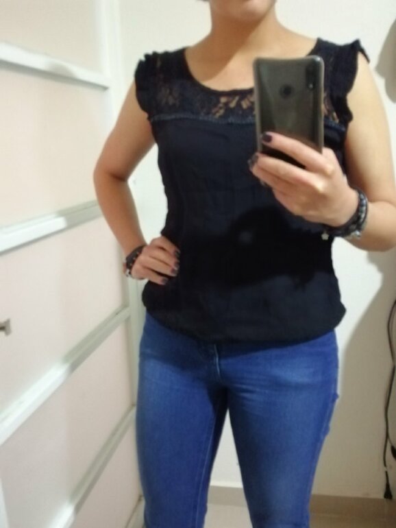 Blusa Semi formal negra con encaje de Nectar de segunda mano - GoTrendier