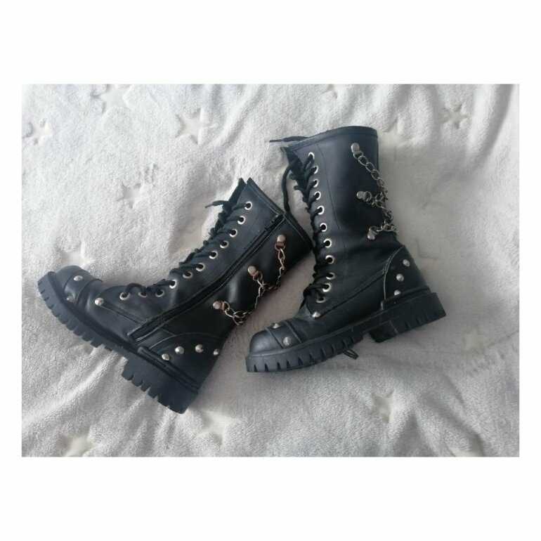 Botas de estoperoles de Andrea de segunda mano - GoTrendier