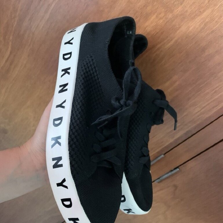 DKNY Tenis para Dama Negro US - 6.5 / MEX - 23½ | Costco México