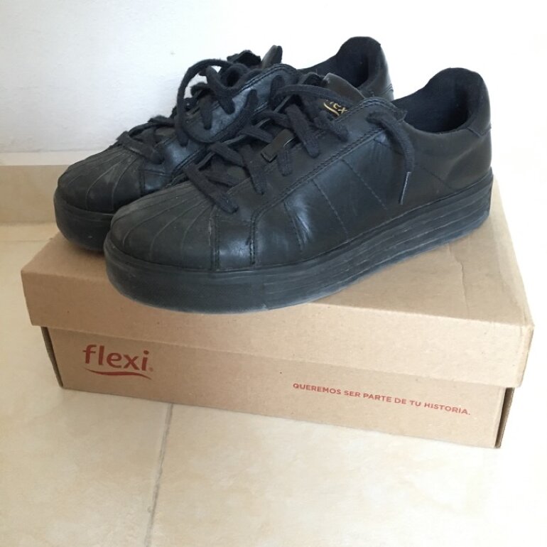 Tenis negros Flexi de segunda mano - GoTrendier