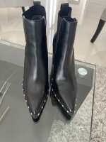 Botas negras con estoperoles de Charles David de segunda mano - GoTrendier