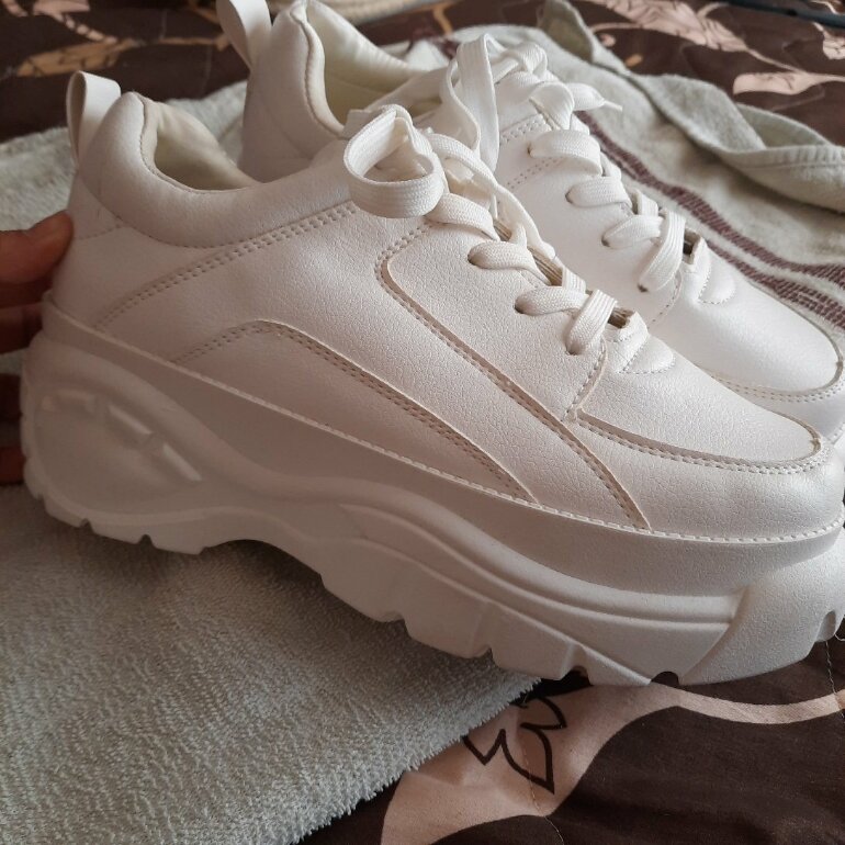 Tenis plataforma blancos de Otras marcas de segunda mano - GoTrendier