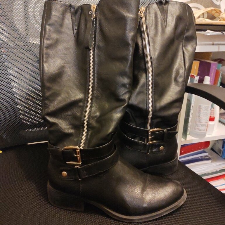 Botas negras de montar de Tierra Bendita de segunda mano - GoTrendier