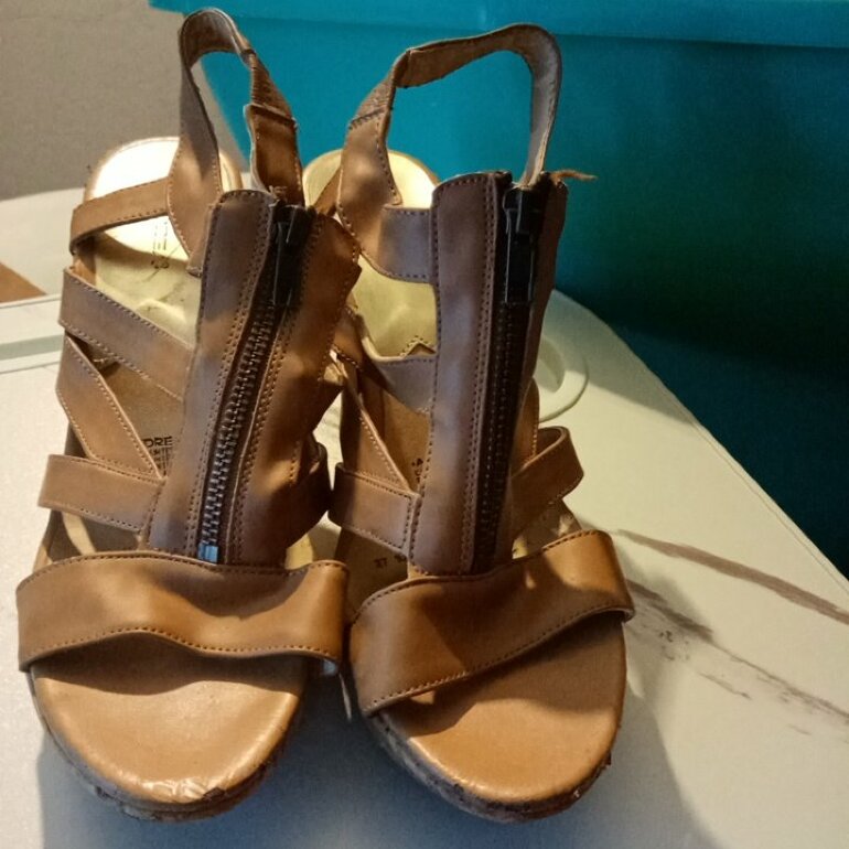 Zapatillas abiertas con plataforma de Andrea de segunda mano - GoTrendier