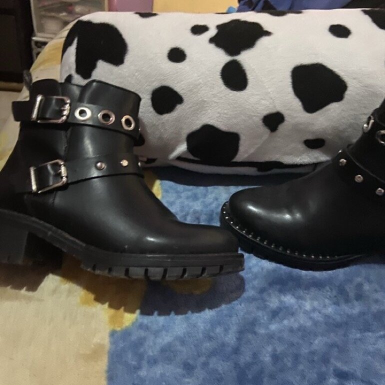 Botas negras con estoperoles de zuzylove de segunda mano - GoTrendier