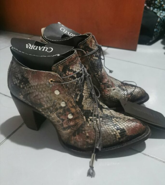 Botin con estampado de Cuadra de segunda mano - GoTrendier