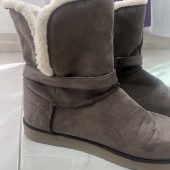 Botin con peluche de Andrea de segunda mano - GoTrendier