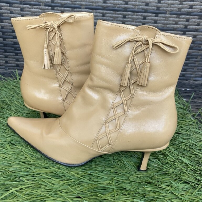 Botines Beige tacón pequeño de Westies de segunda mano - GoTrendier