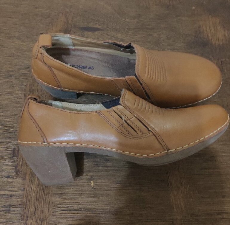 Botin tipo zapato Andrea cafe camel de segunda mano - GoTrendier