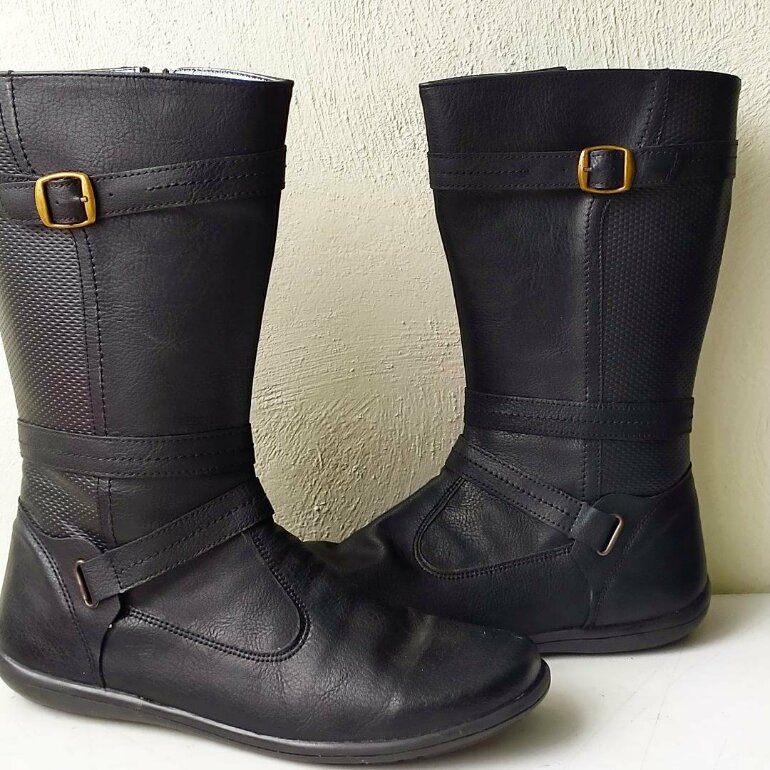 Botas negras medianas de yondeer de segunda mano - GoTrendier