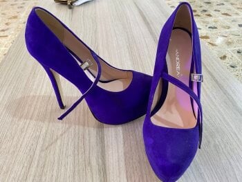 Tacones altos morados de Andrea de segunda mano - GoTrendier