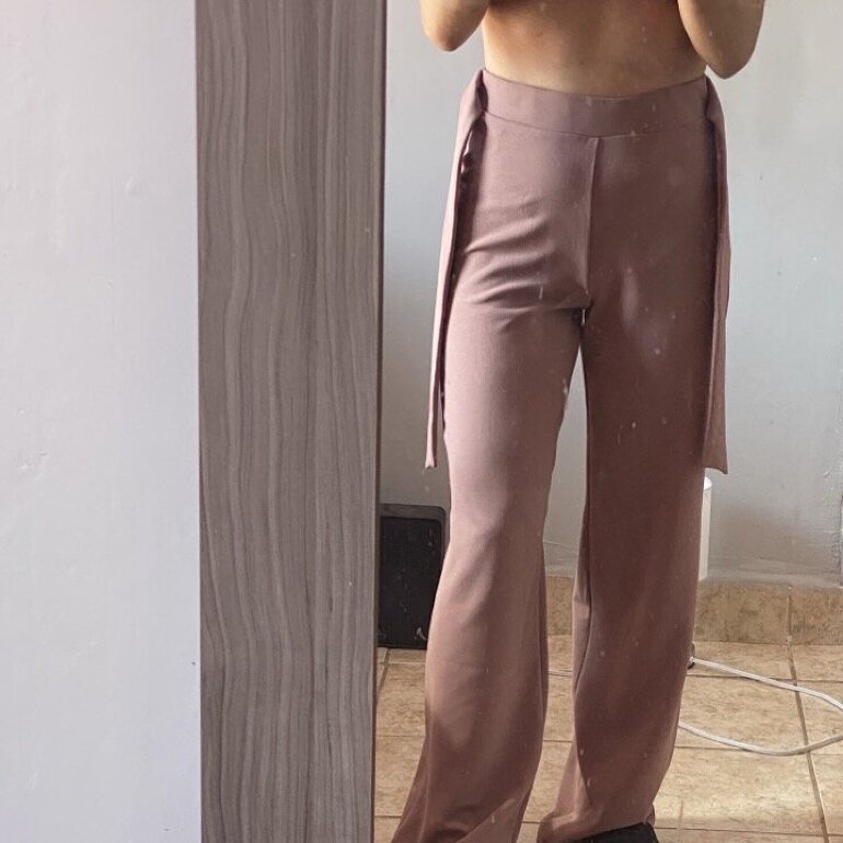 Pantalón de vestir rosa palo de Shein de segunda mano - GoTrendier