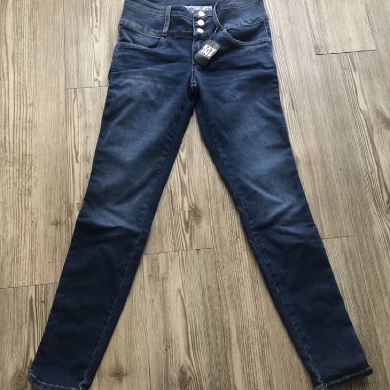 Pantalón sexy Jeans nuevo talla 26 de segunda mano - GoTrendier