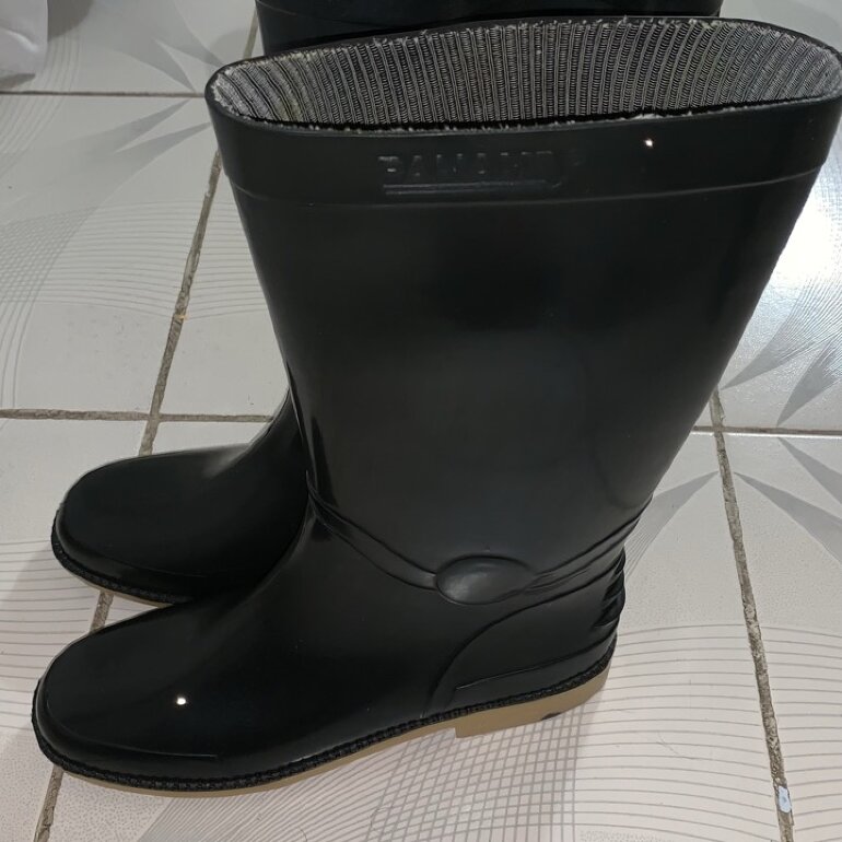 Botas de hule para la lluvia marca Panam de segunda mano - GoTrendier