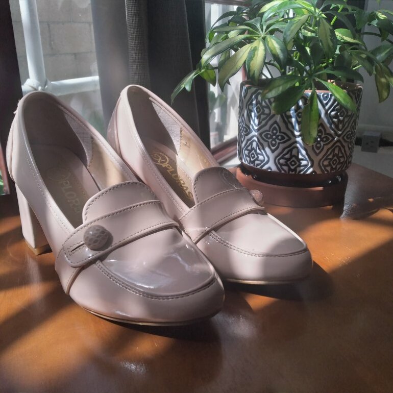 Zapatillas rosas de charol. de Otras marcas de segunda mano - GoTrendier