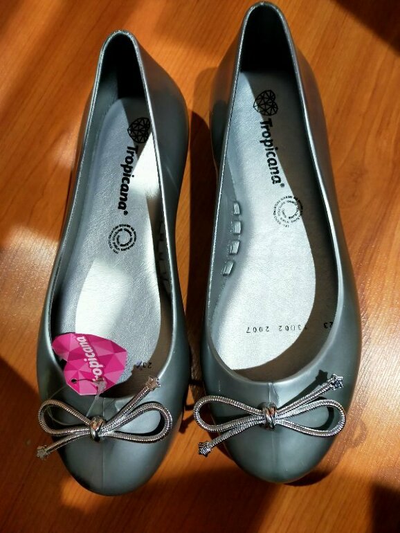 Flats plastico gris de Tropicana de segunda mano - GoTrendier