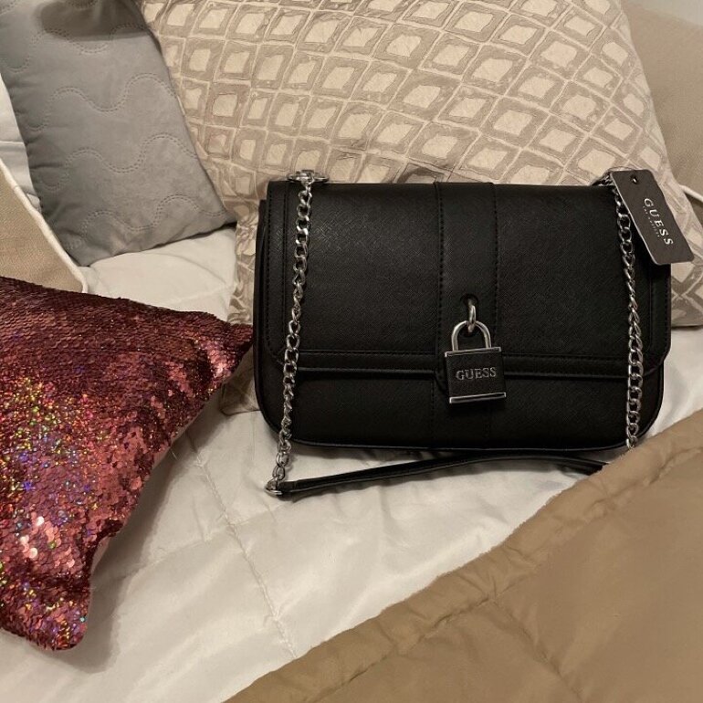 Hermosa bolsa Guess a estrenar! de segunda mano - GoTrendier