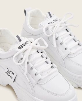 Tenis de deporte Shein blancos de segunda mano - GoTrendier