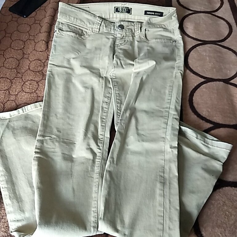 Pantalón guees talla 26 de GUESS de segunda mano - GoTrendier