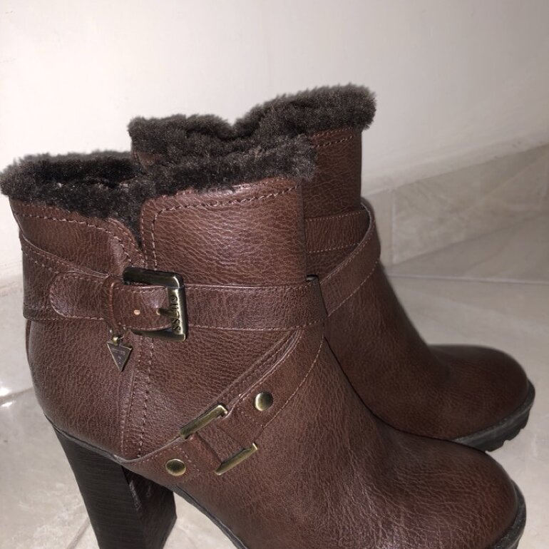 BOTAS GUESS ORIGINALES de segunda mano - GoTrendier