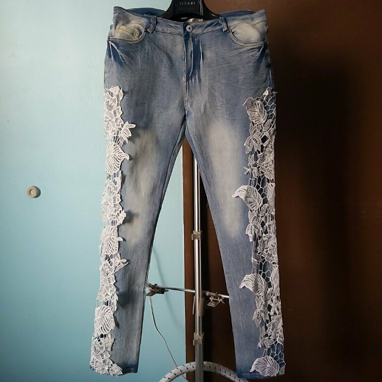 Pantalon de mezclilla con encaje de Otras marcas de segunda mano -  GoTrendier