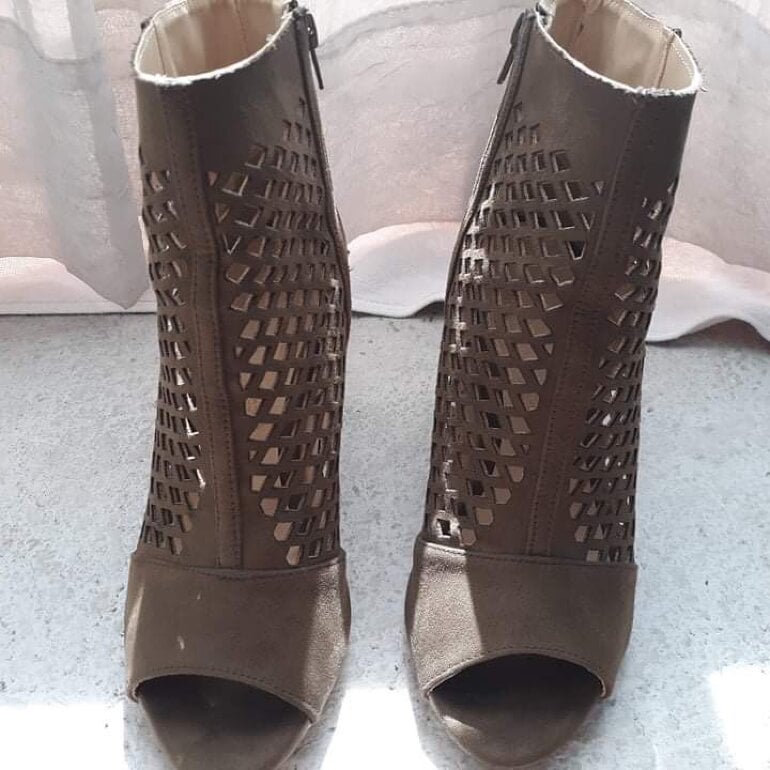 Tacones verde militar de Cklass de segunda mano - GoTrendier