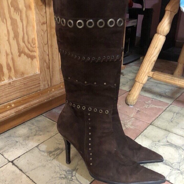 Botas altas de gamuza y estoperol de rivera de segunda mano - GoTrendier