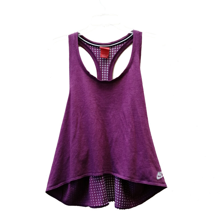 Casaca deportiva Nike color uva de segunda mano - GoTrendier